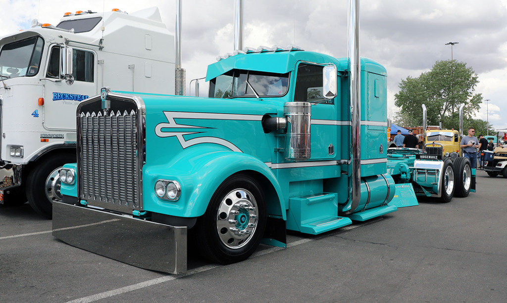 Retro Rigs Roll Into Reno | 10-4 Magazine